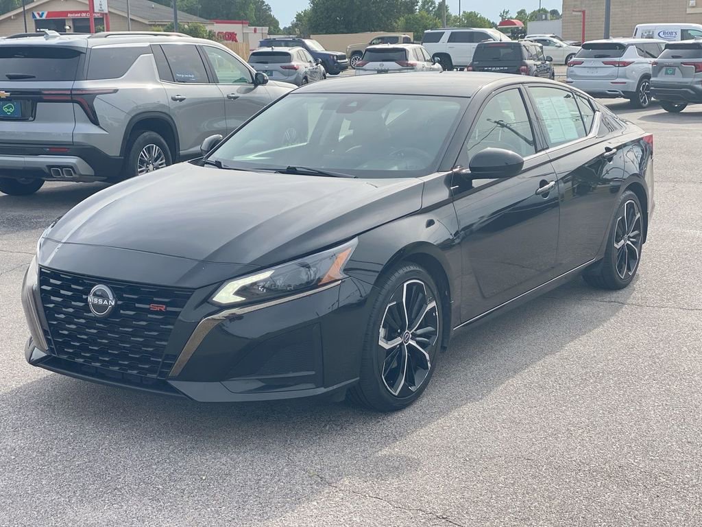 Used 2024 Nissan Altima 2.5 SR FWD image 1