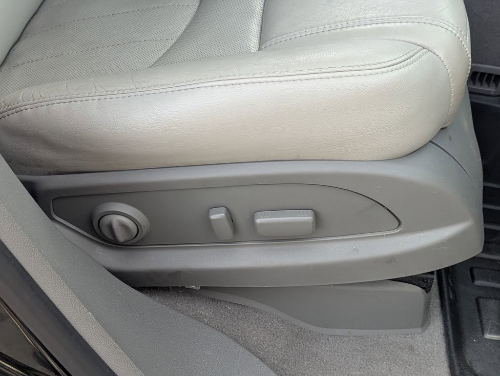 Used 2016 Chevrolet Traverse LTZ image 36