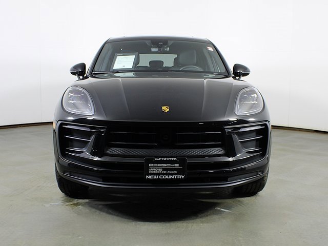 Used 2023 Porsche Macan image 10