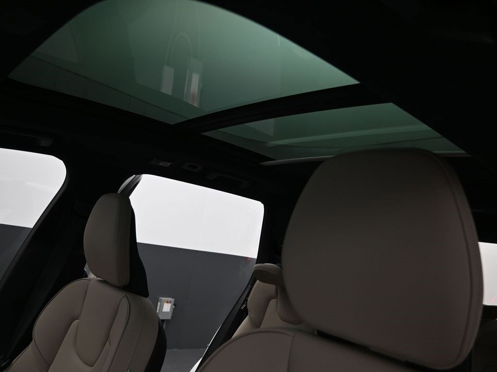 New 2026 Volvo XC90 B6 Plus w/ Protection Package Premier image 26