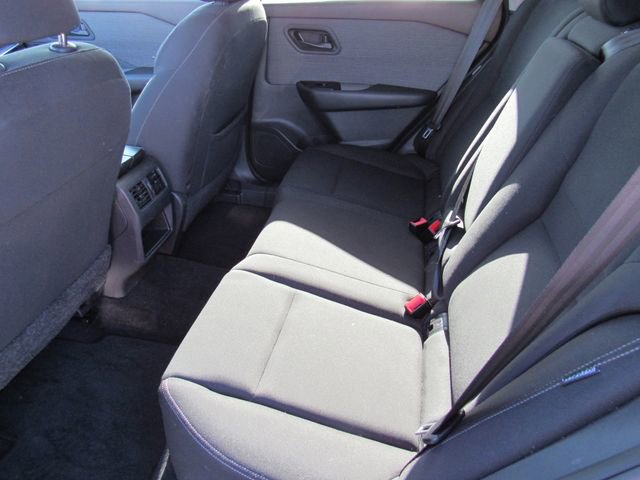 Used 2023 Nissan Rogue S image 13