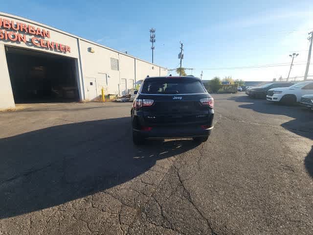 Certified 2022 Jeep Compass Limited w/ Sun and Sound Group AWD/4WD image 21