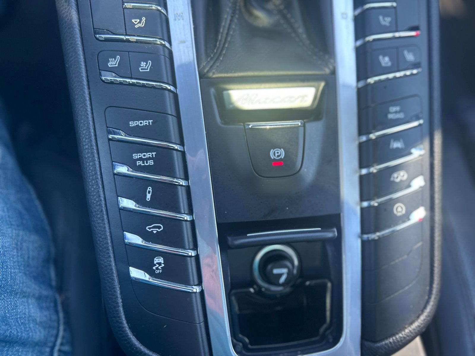 Used 2018 Porsche Macan Sport Edition image 32