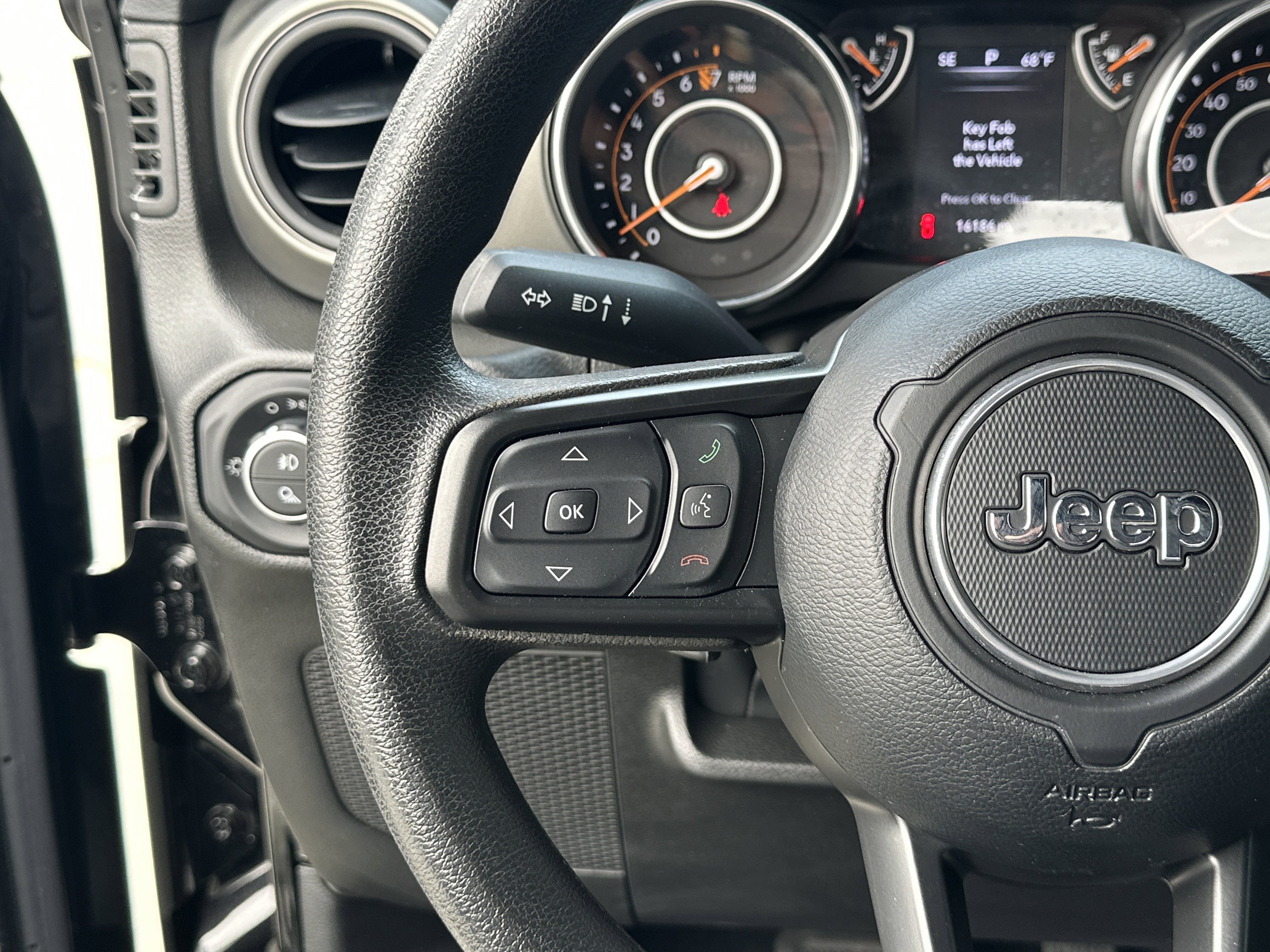 Used 2023 Jeep Gladiator Sport image 27