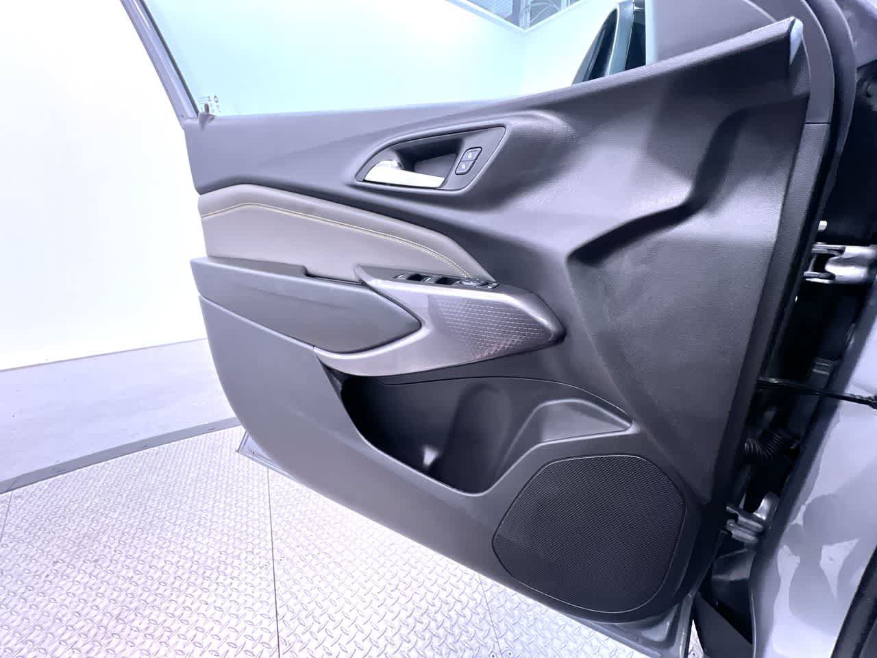 Used 2025 Chevrolet Trax ACTIV w/ Sunroof Package FWD image 30