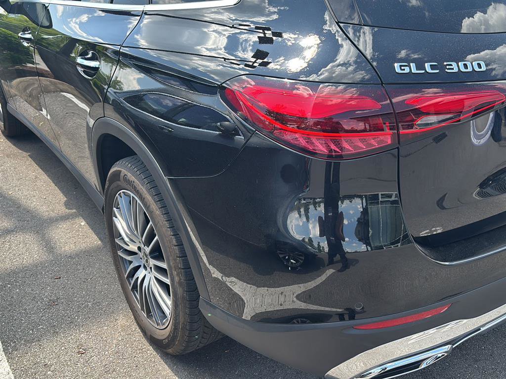 Used 2024 Mercedes-Benz GLC 300 4MATIC image 4