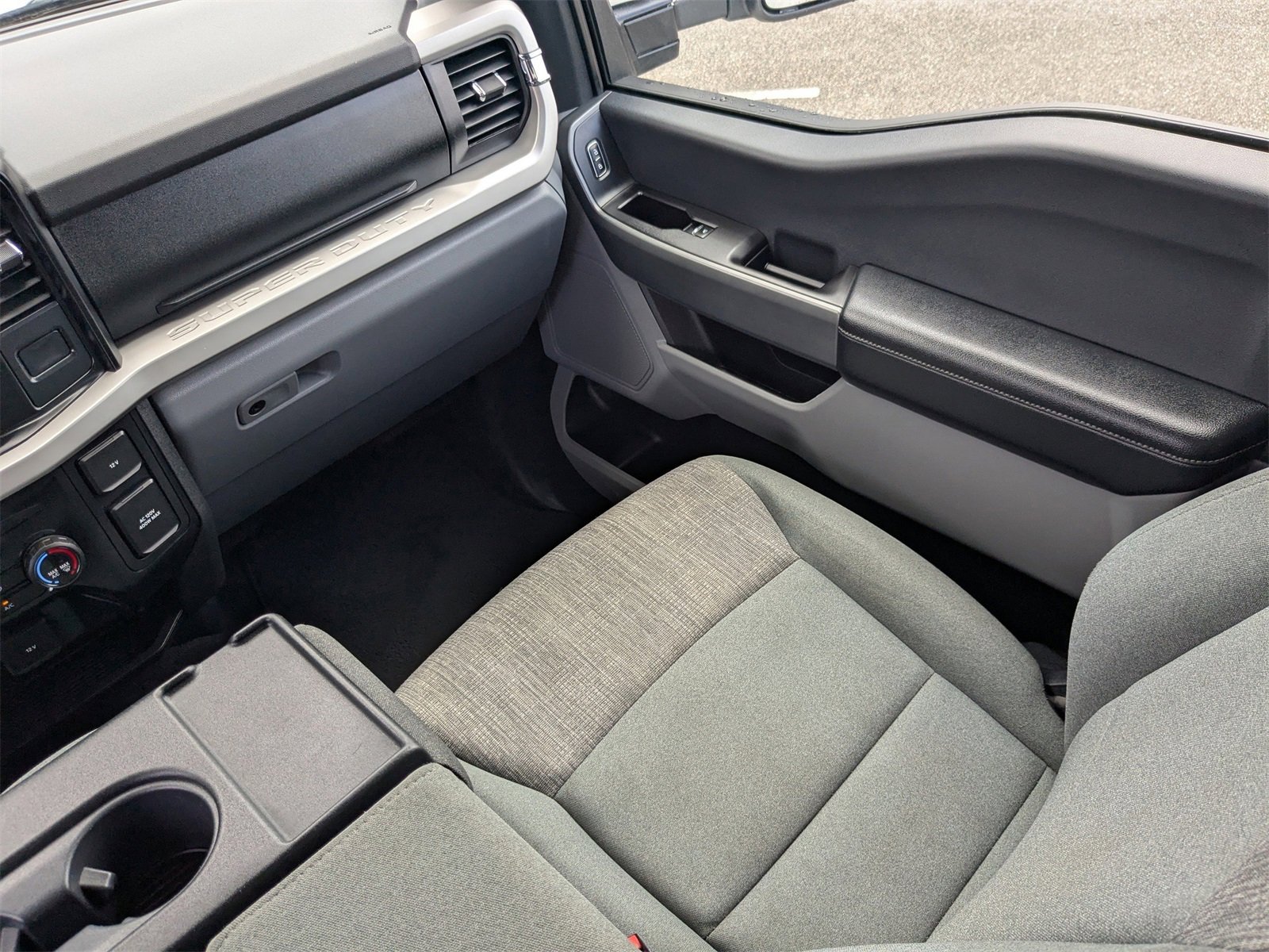 Used 2024 Ford F350 XLT image 19