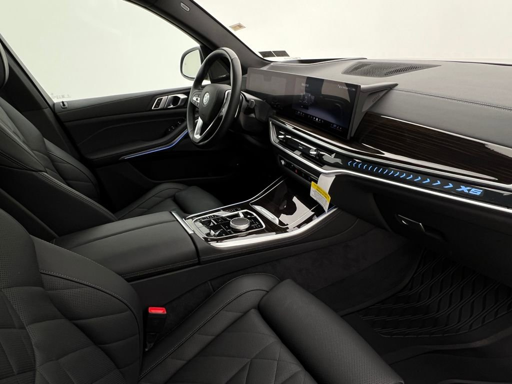 Certified 2025 BMW X5 xDrive50e w/ Premium Package image 16