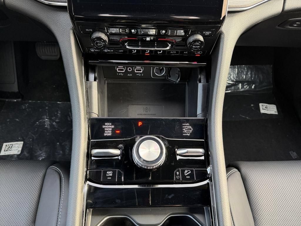 New 2025 Jeep Grand Cherokee Overland w/ Luxury Tech Group IV AWD/4WD image 11