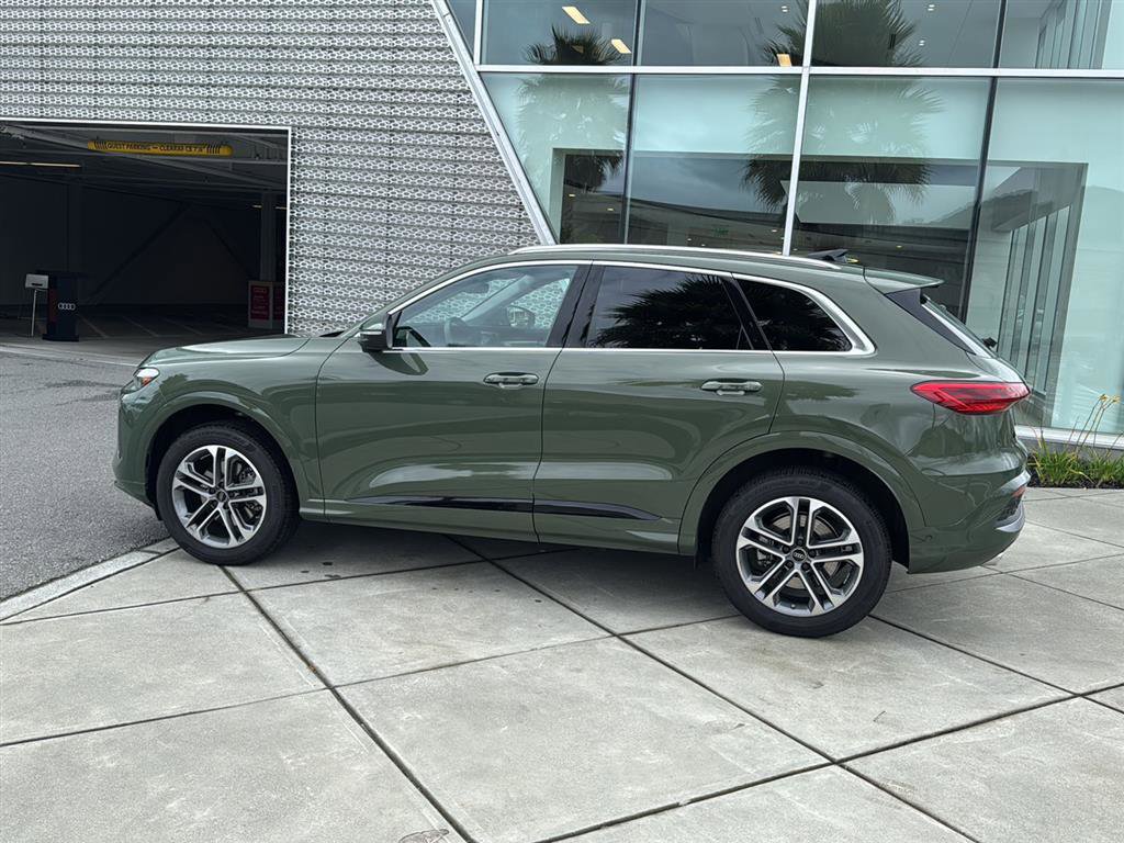 Used 2025 Audi Q5 Premium Plus w/ Premium Plus image 9