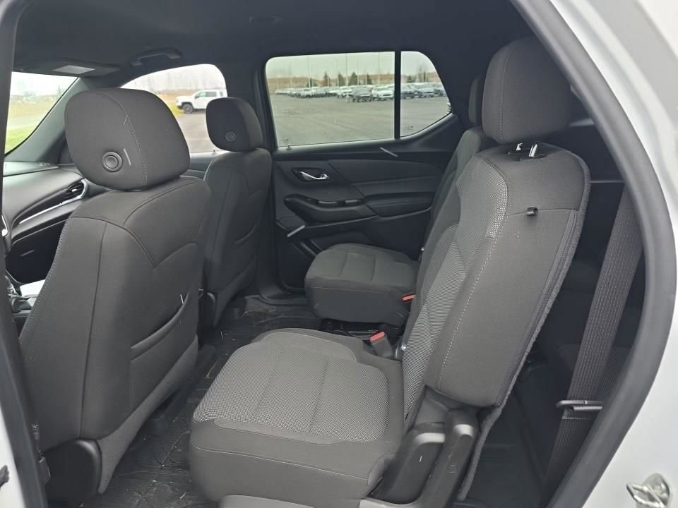 Used 2023 Chevrolet Traverse LT image 16