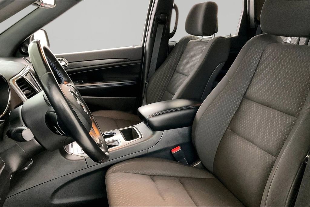 Used 2018 Jeep Grand Cherokee Laredo AWD/4WD image 19