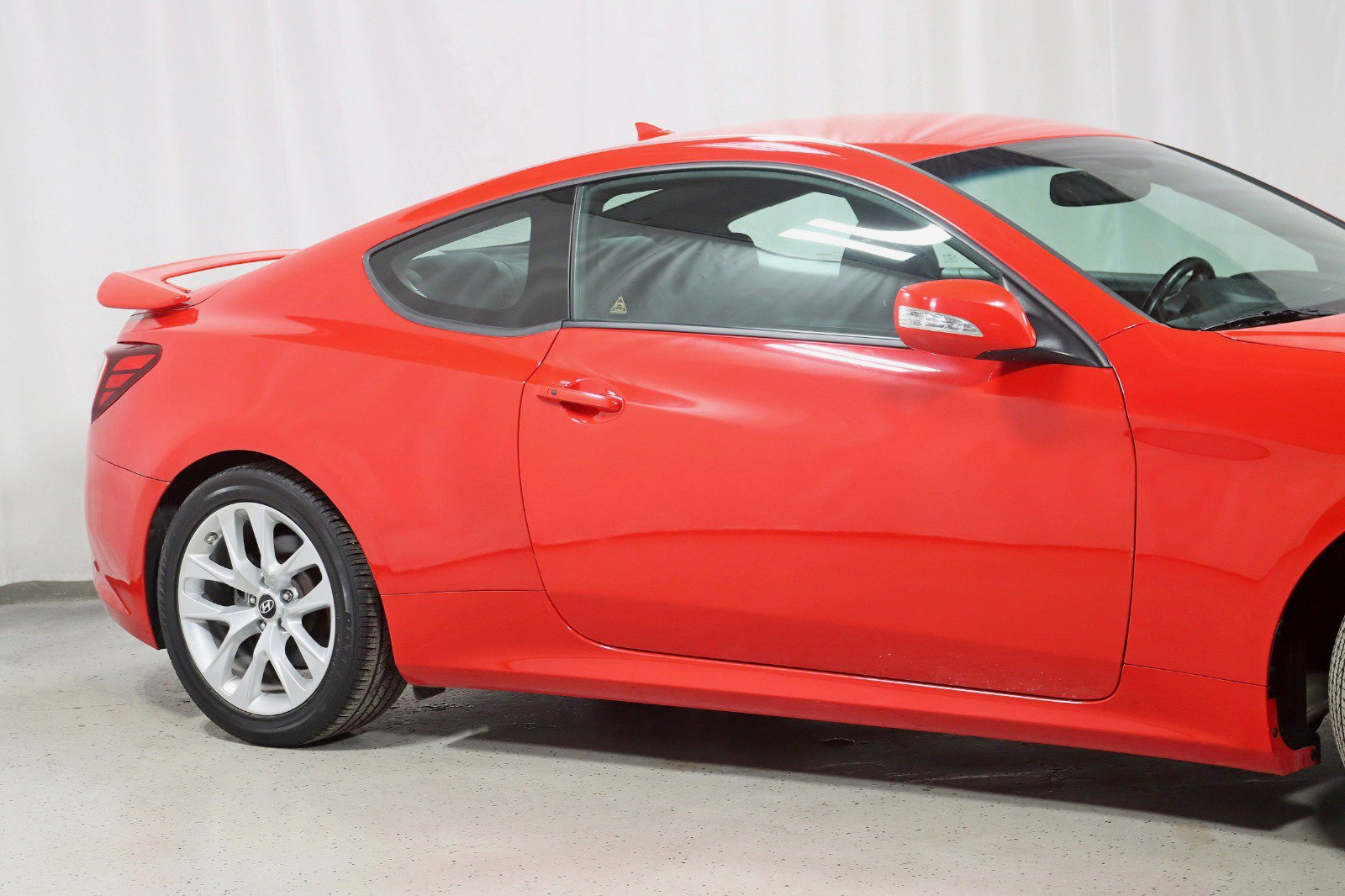 Used 2015 Hyundai Genesis 3.8 image 3