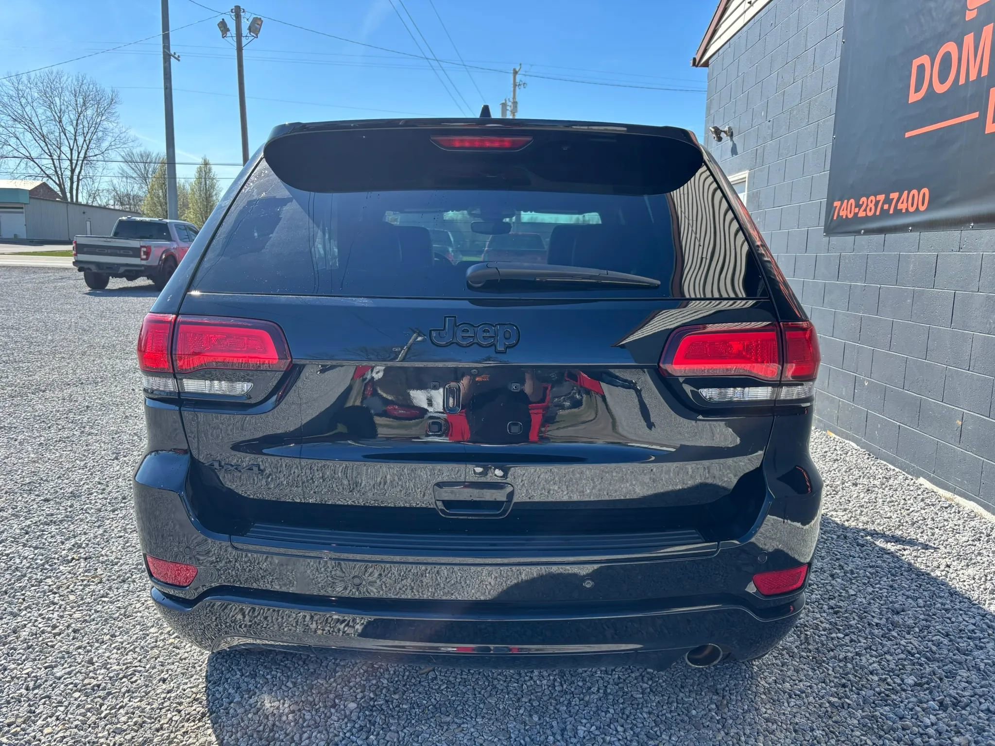 Used 2017 Jeep Grand Cherokee Altitude AWD/4WD image 4
