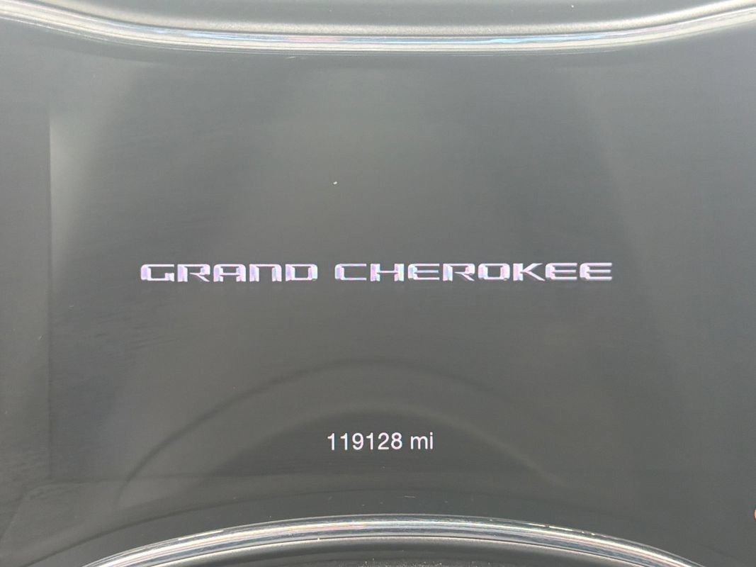 Used 2018 Jeep Grand Cherokee Laredo AWD/4WD image 13