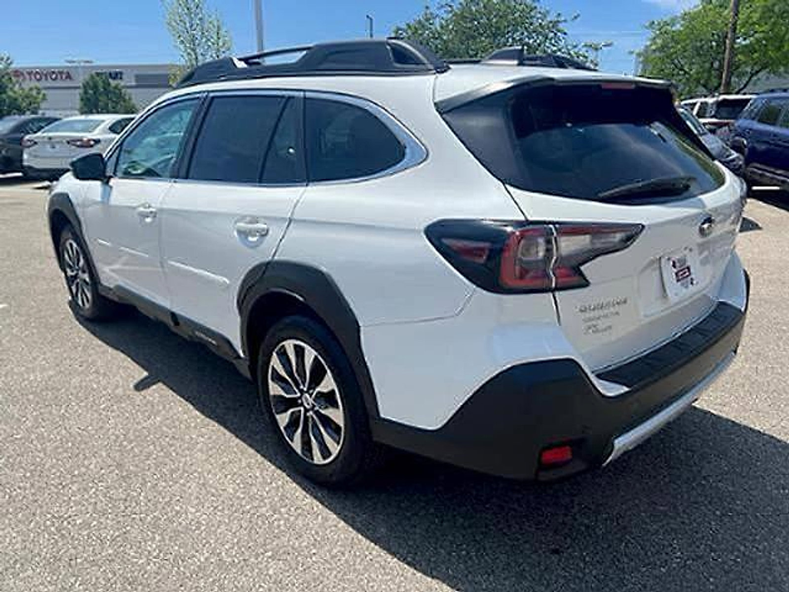 Certified 2025 Subaru Outback Limited AWD/4WD image 5