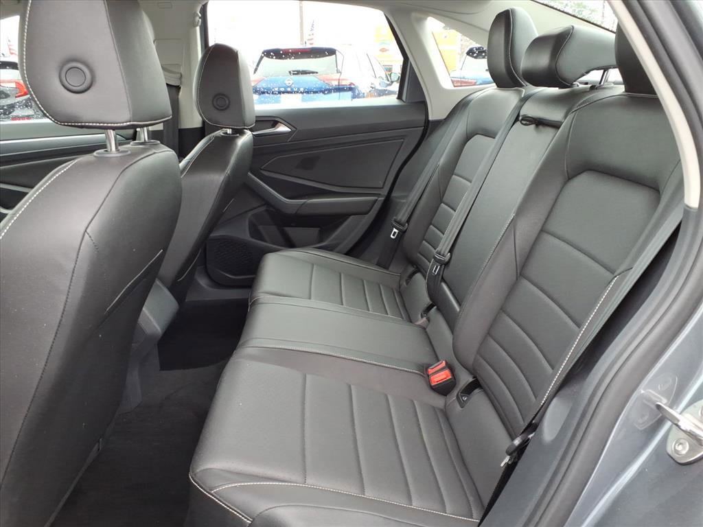 Used 2024 Volkswagen Jetta SE image 21