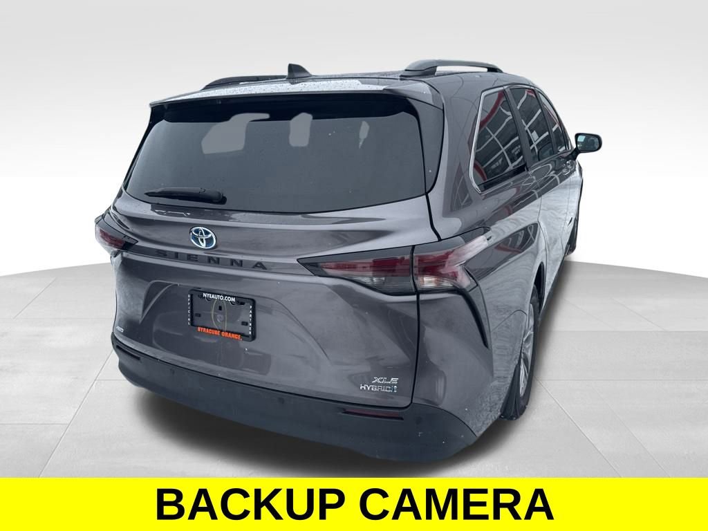 Used 2023 Toyota Sienna XLE w/ XLE Plus Package image 5