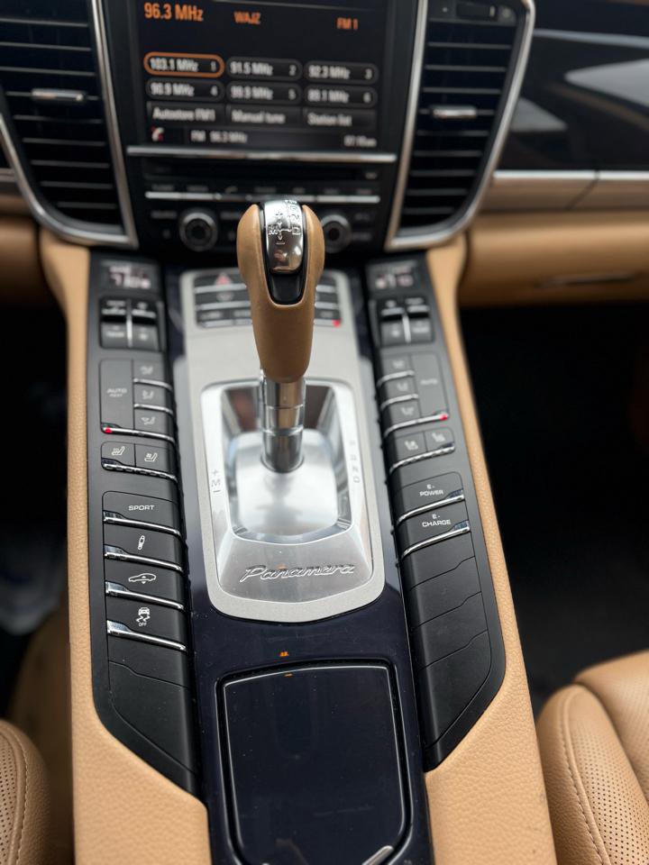 Used 2014 Porsche Panamera S image 32