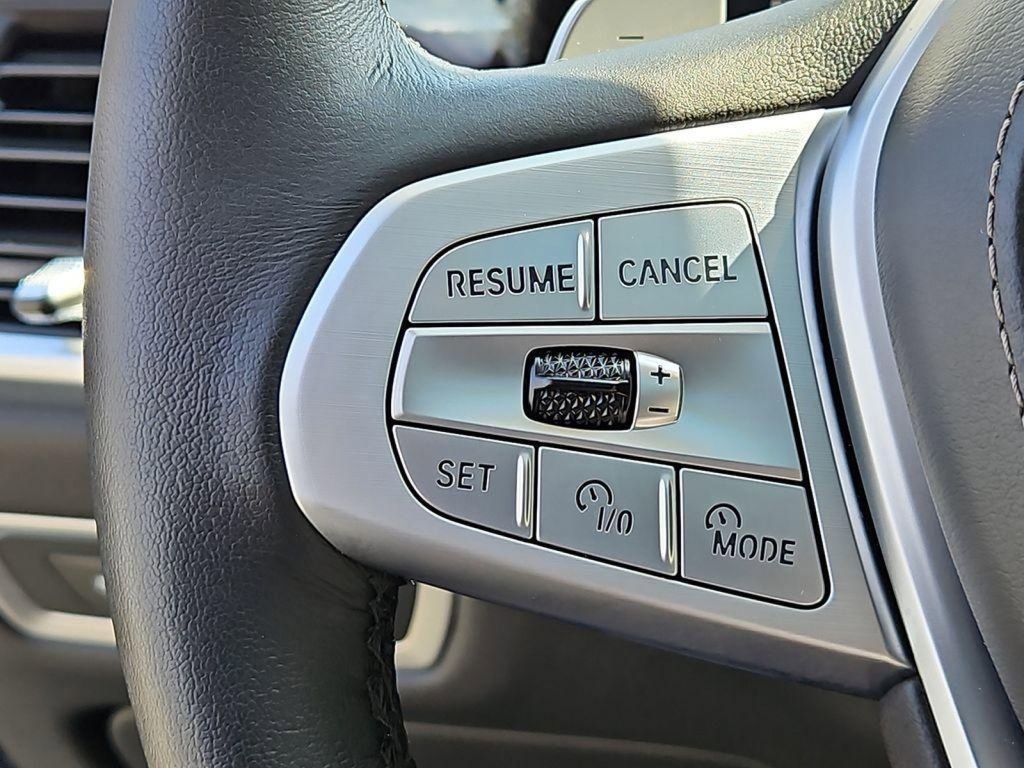 Used 2025 BMW X7 xDrive40i w/ Premium Package image 23