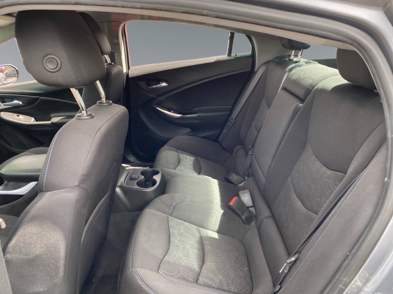 Used 2018 Chevrolet Volt LT w/ Comfort Package FWD image 13