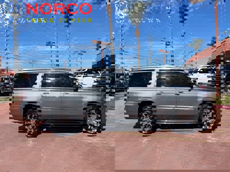 Used 2019 Cadillac Escalade ESV Luxury image 1