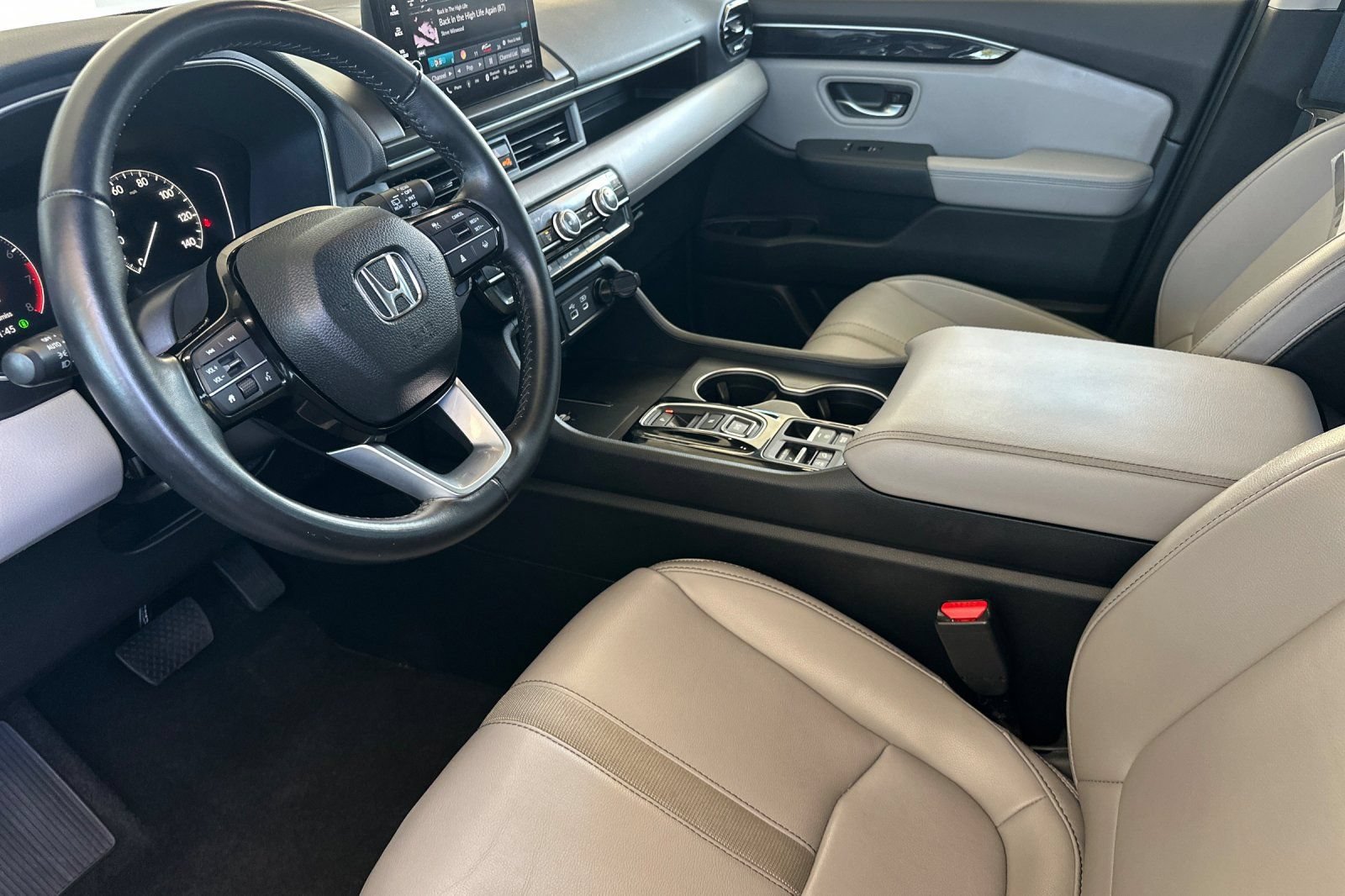 Certified 2025 Honda Pilot Touring image 10