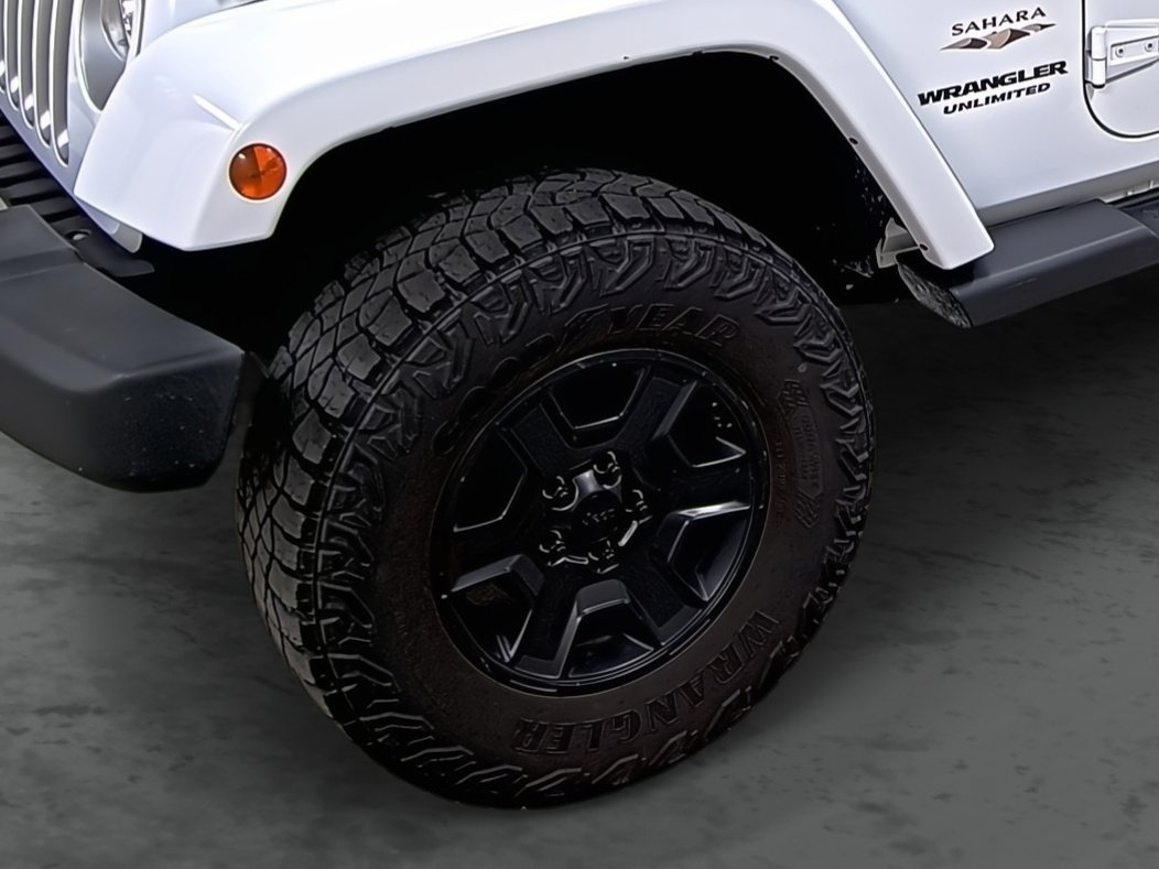 Used 2017 Jeep Wrangler Unlimited Sahara w/ Dual Top Group image 7