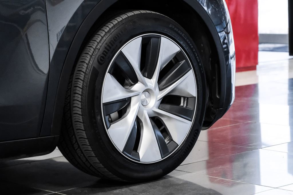 Used 2023 Tesla Model Y Long Range AWD/4WD image 57