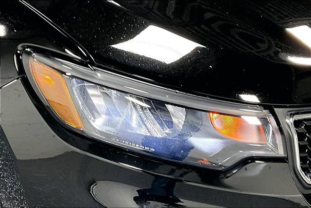 Used 2024 Jeep Compass Latitude image 28