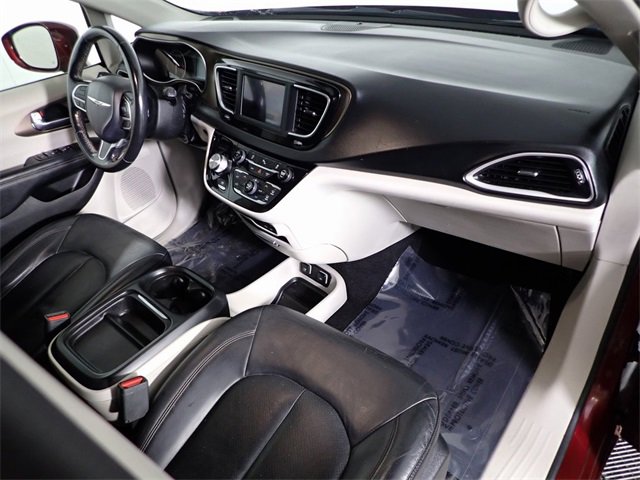 Used 2019 Chrysler Pacifica Touring-L image 33