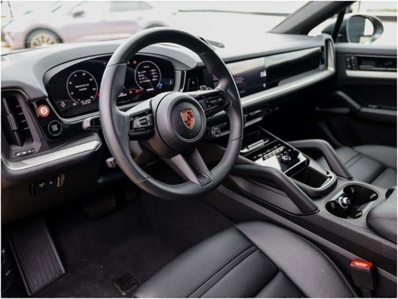 Certified 2025 Porsche Cayenne Coupe image 4