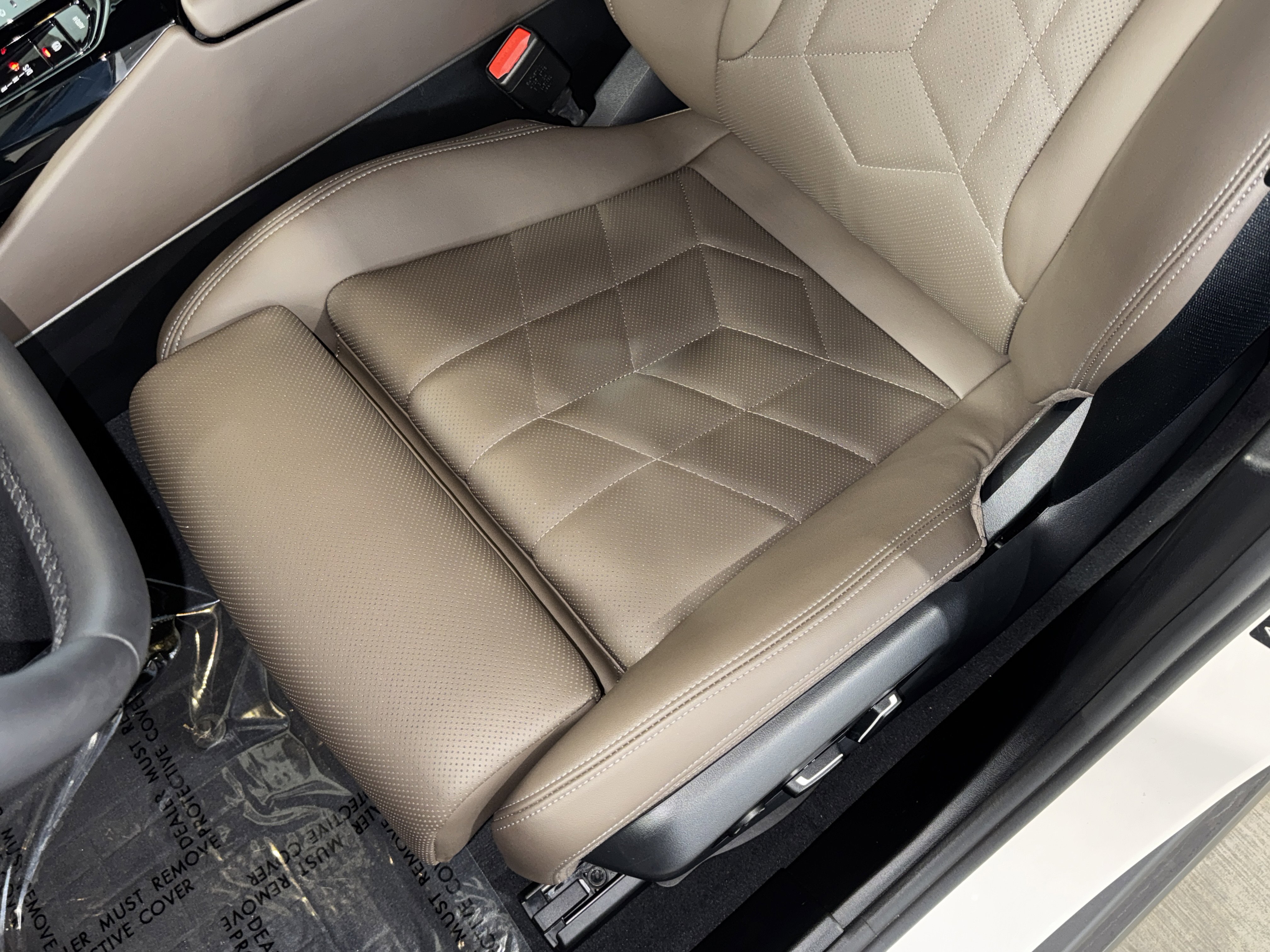 Certified 2025 BMW 530i xDrive w/ Premium Package image 34