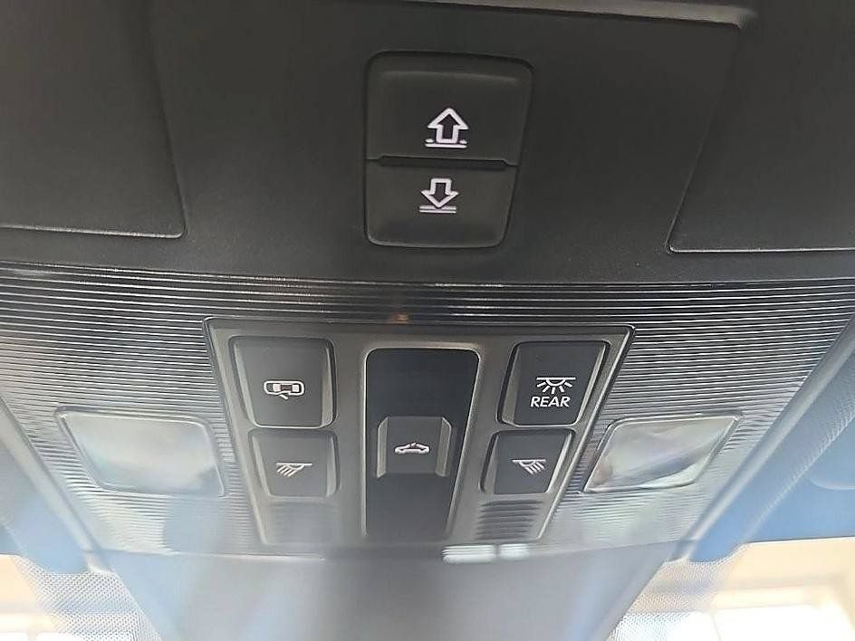 Used 2022 Volkswagen Tiguan SE R-Line AWD/4WD image 25