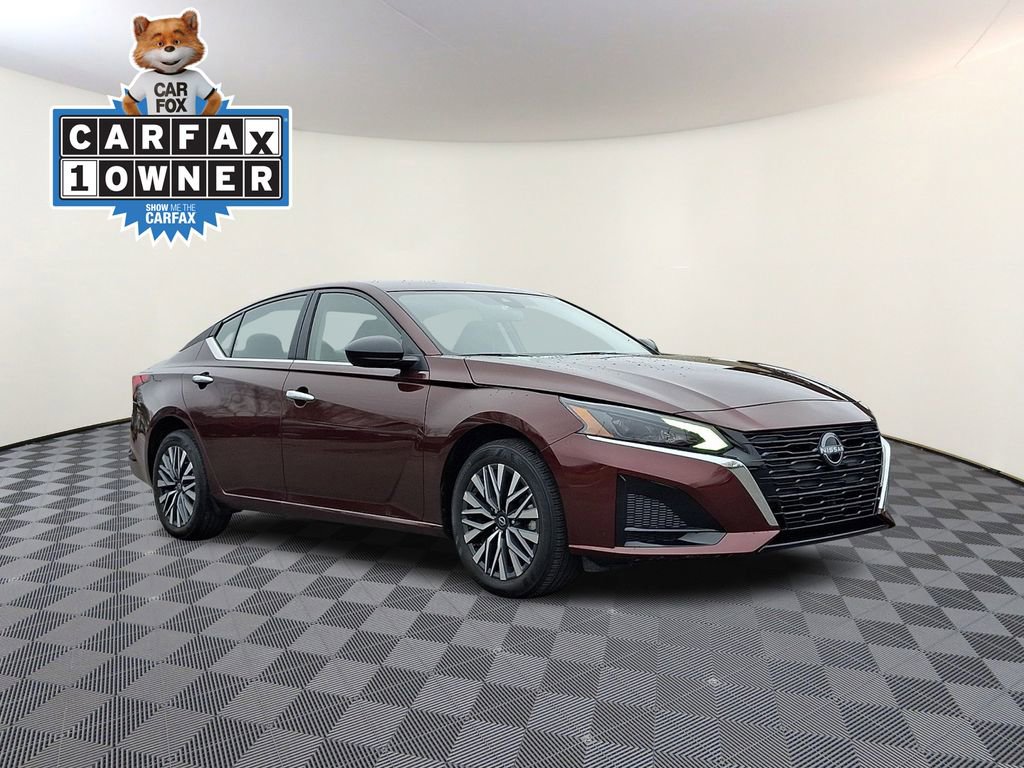 Used 2024 Nissan Altima 2.5 SV AWD/4WD image 1
