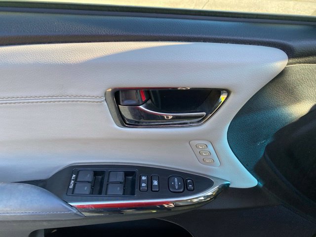 Used 2013 Toyota Avalon XLE Touring FWD image 17