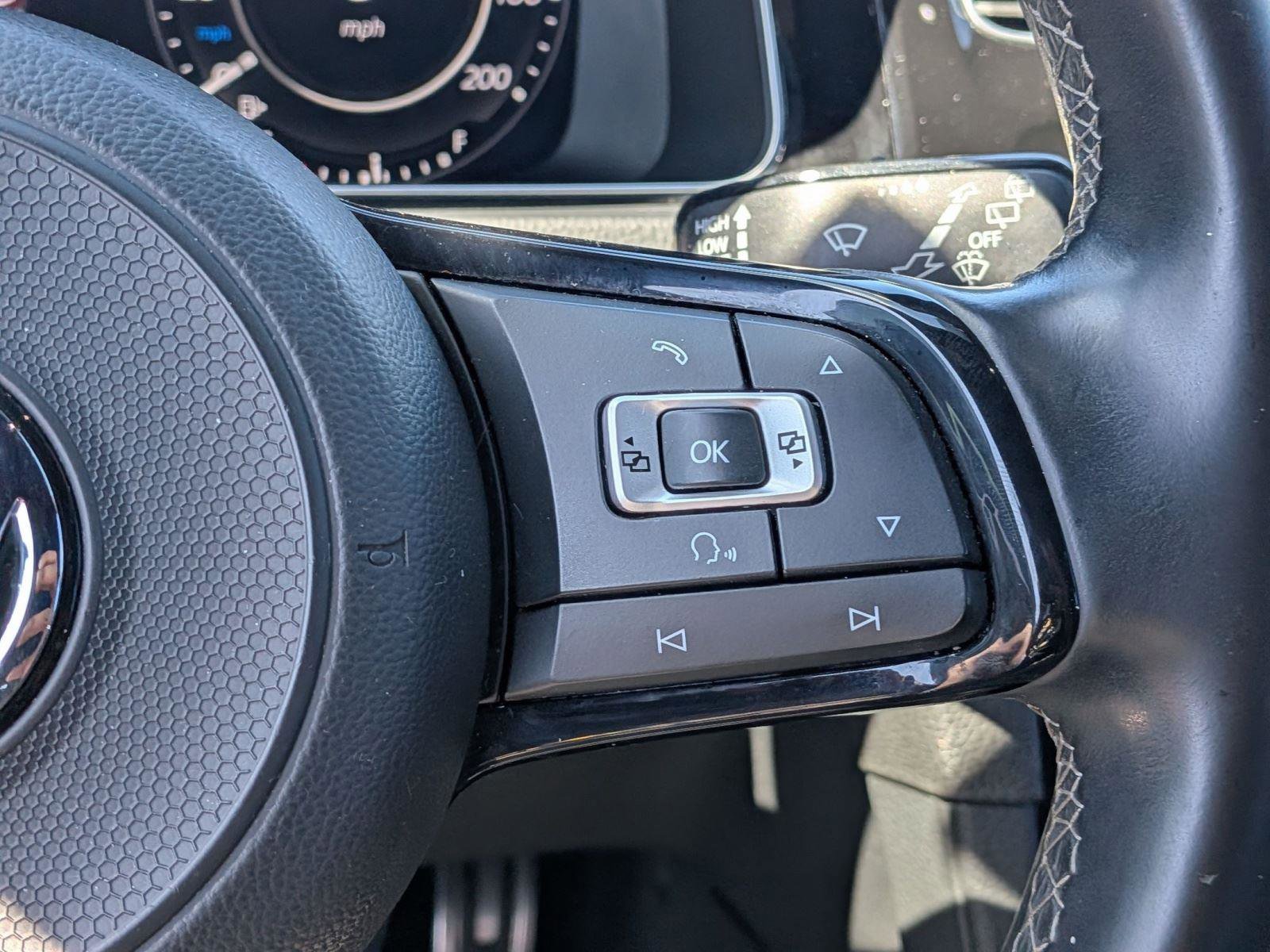 Used 2018 Volkswagen Golf R 4-Door AWD/4WD image 25