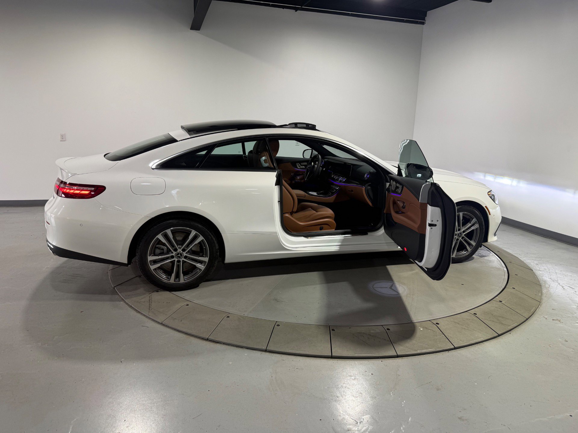 Used 2023 Mercedes-Benz E 450 4MATIC Coupe image 22