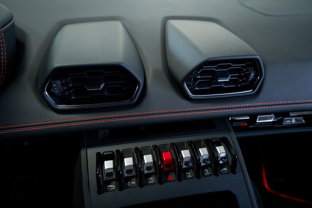 Used 2021 Lamborghini Huracan EVO image 32