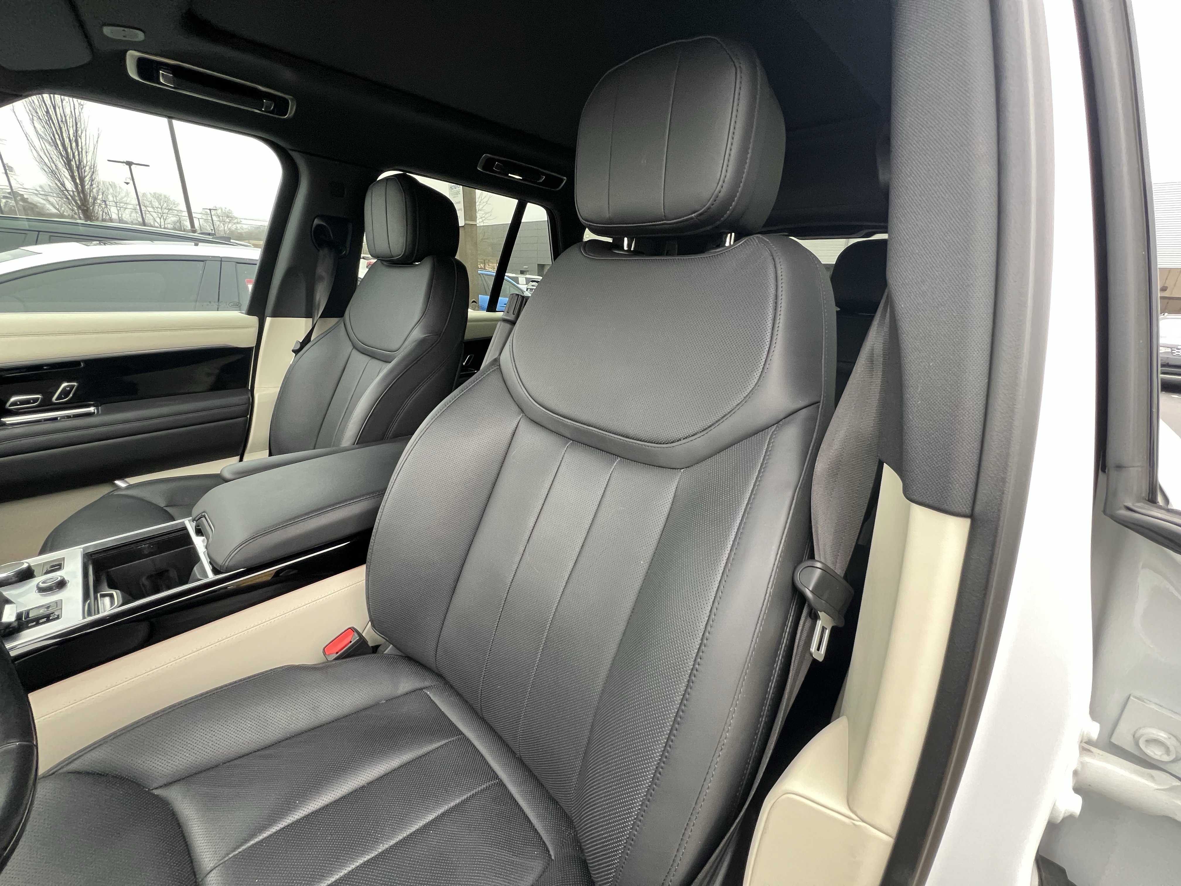 Certified 2023 Land Rover Range Rover SE image 17