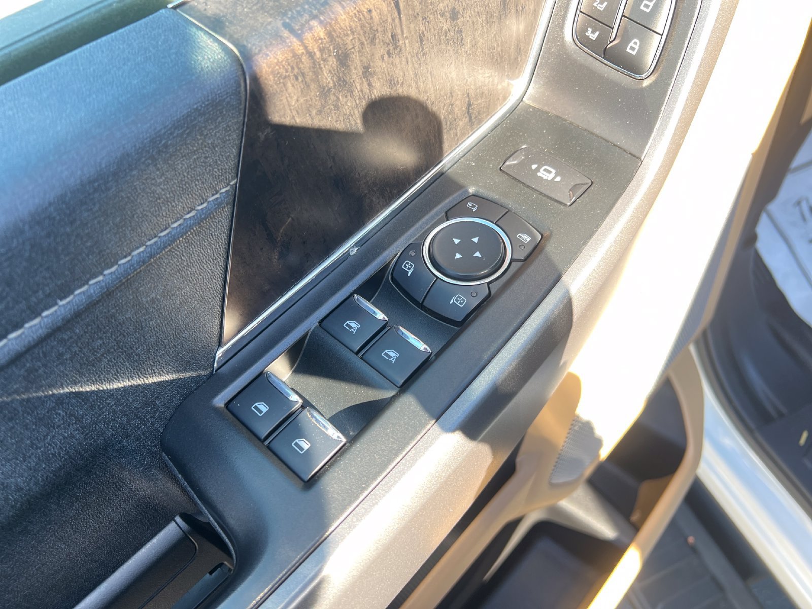 Used 2025 Ford F350 Lariat w/ Black Appearance Package AWD/4WD image 23