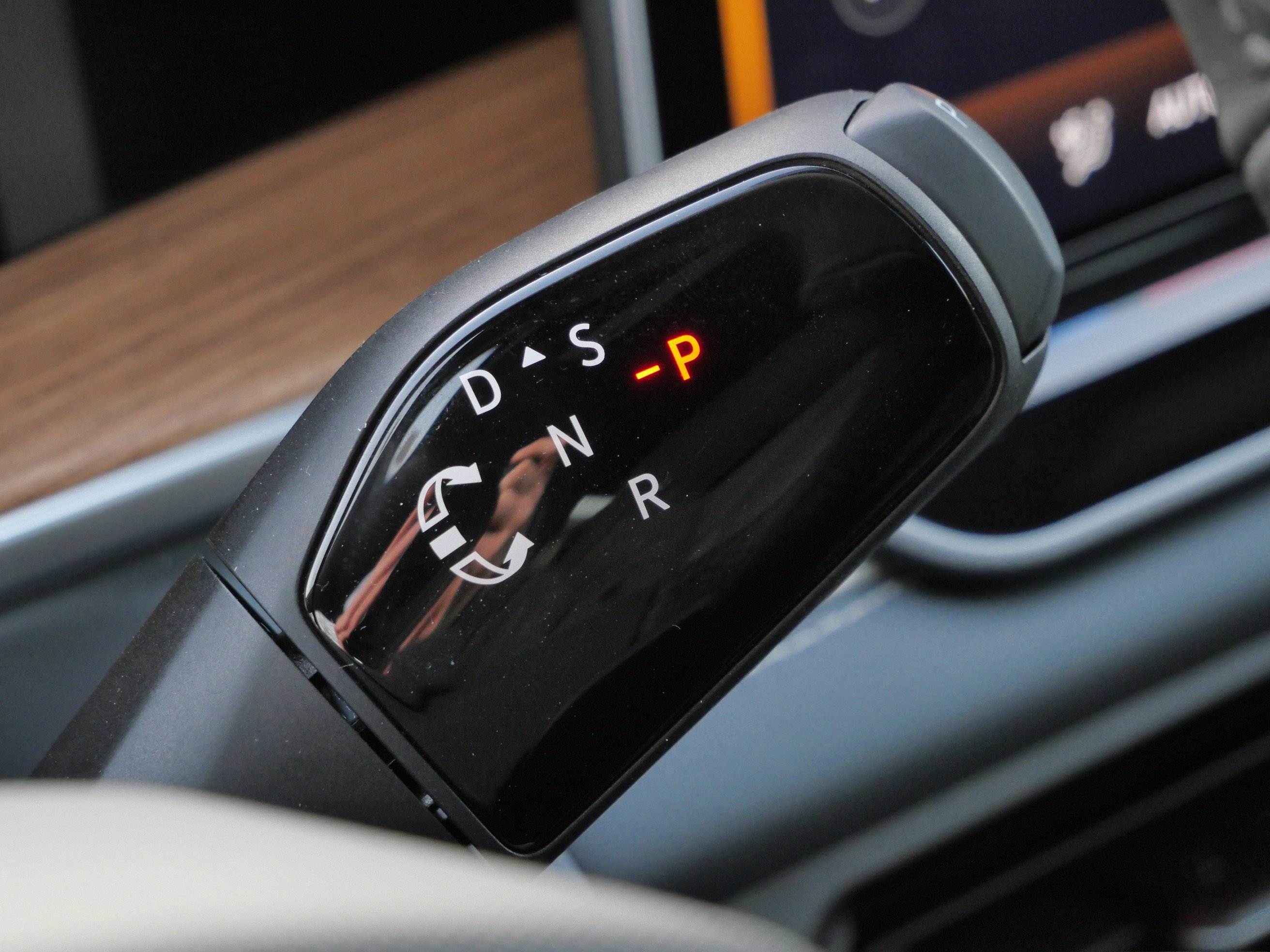 New 2026 Volkswagen Tiguan SEL R-Line image 11