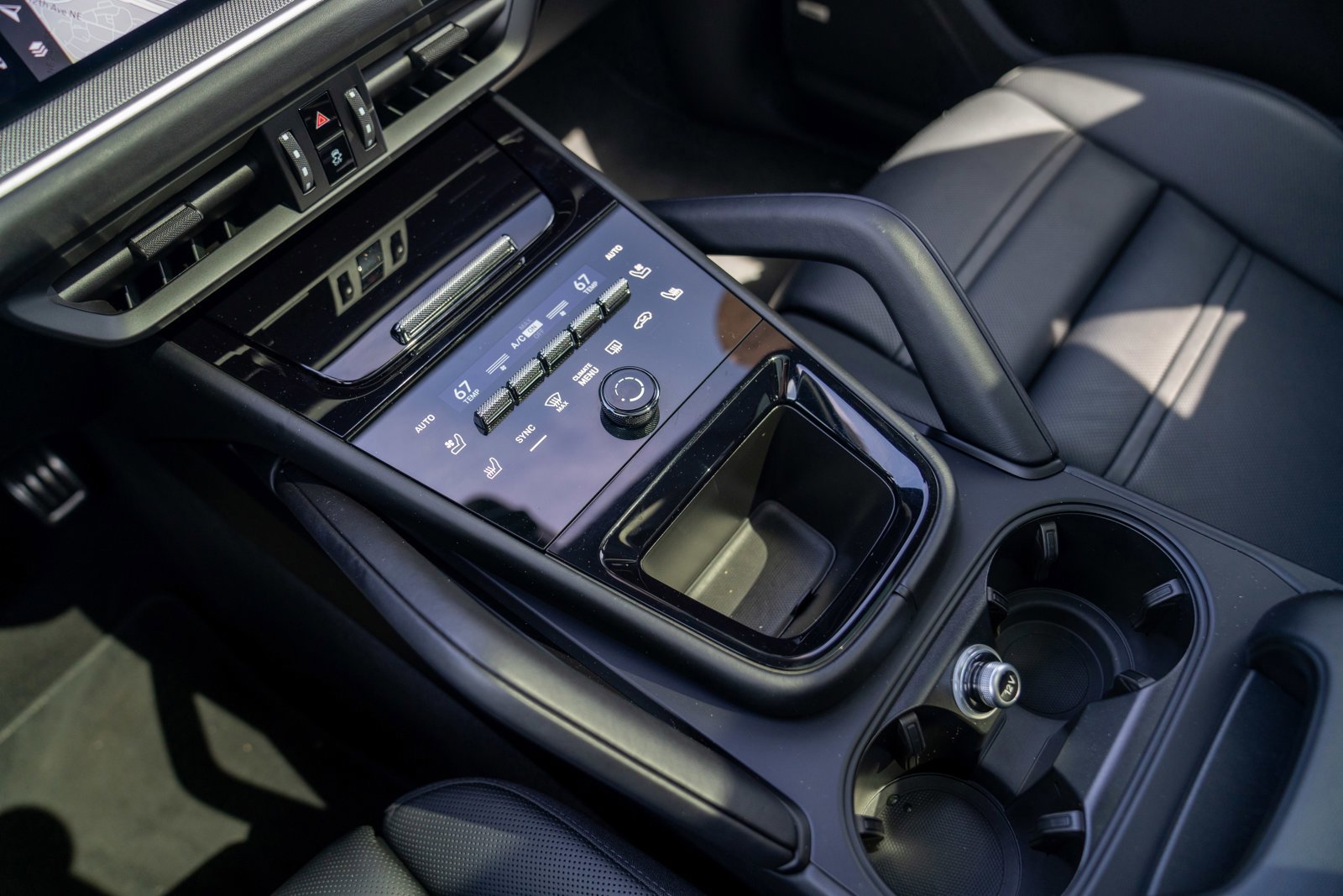 Certified 2025 Porsche Cayenne E-Hybrid AWD/4WD image 21