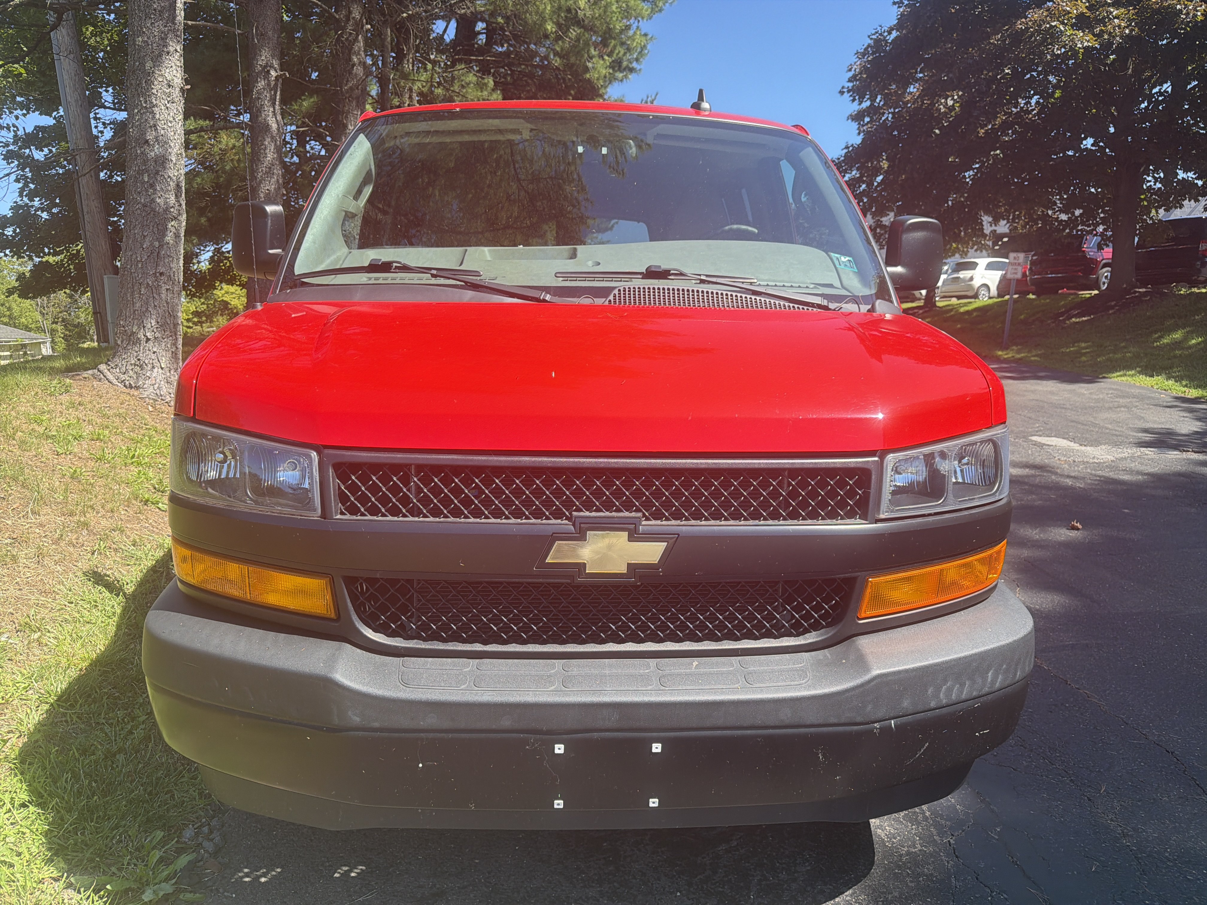 Used 2022 Chevrolet Express 3500 LS RWD image 2