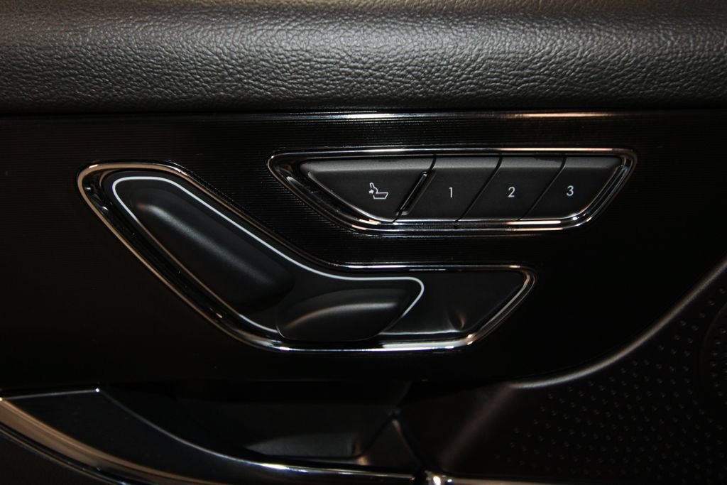 Used 2025 Lincoln Corsair AWD w/ Equipment Group 101A image 7