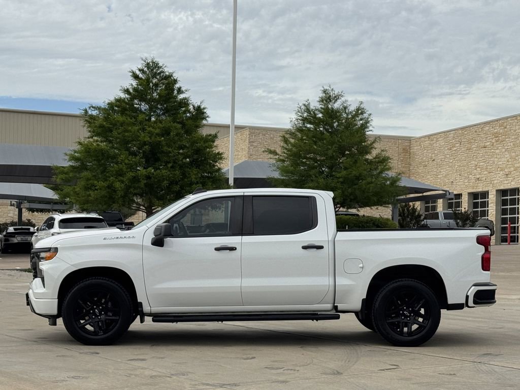 Used 2022 Chevrolet Silverado 1500 Custom RWD image 3