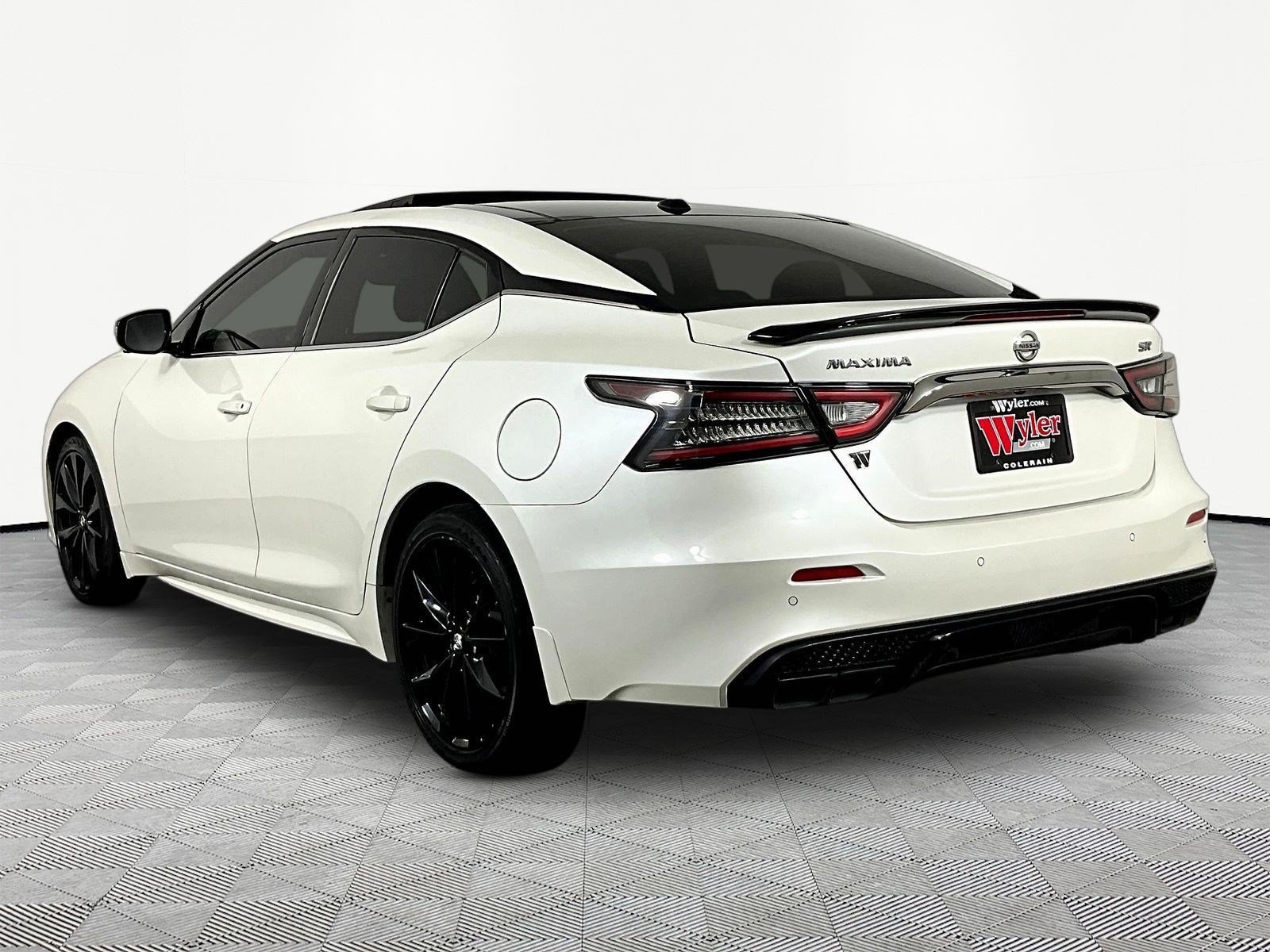 Used 2019 Nissan Maxima SR w/ Premium Package FWD image 4