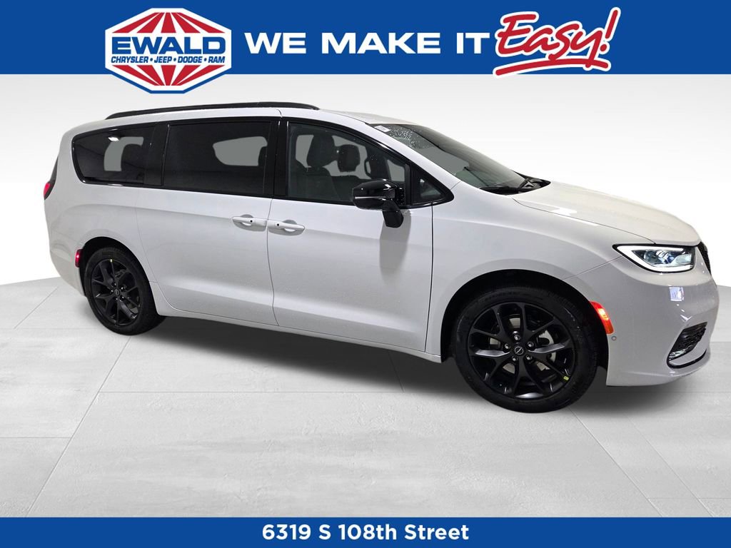 New 2026 Chrysler Pacifica Select w/ S Appearance Package image 20