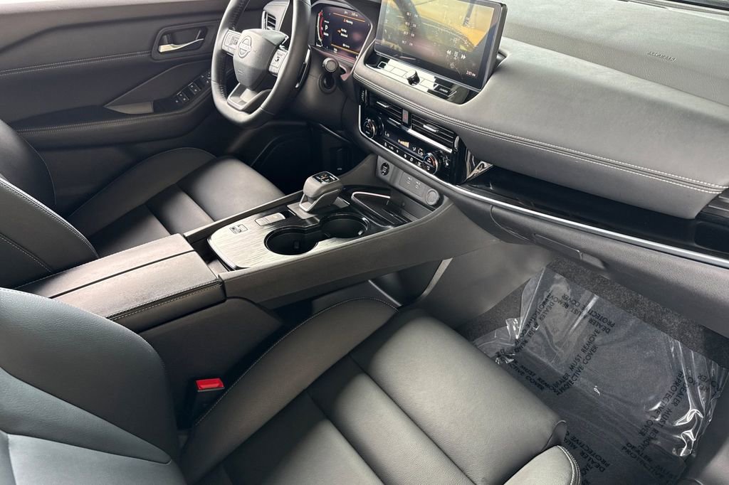 Used 2025 Nissan Rogue SL image 14
