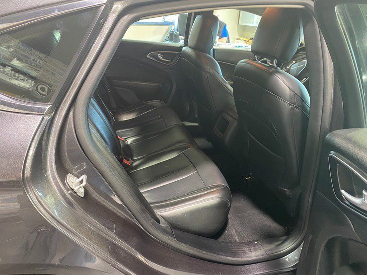 Used 2016 Chrysler 200 Limited FWD image 18